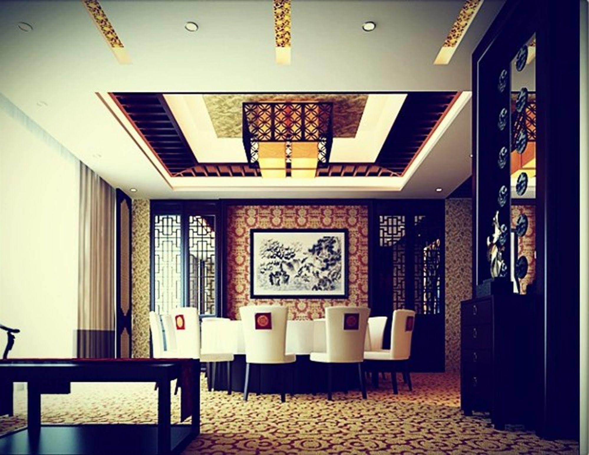 Yiwu Yi He Hotel Екстериор снимка