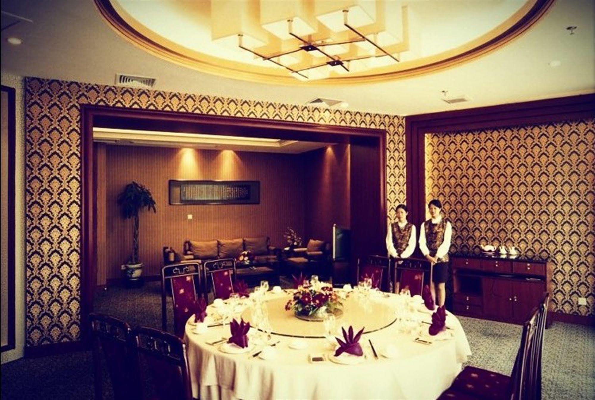 Yiwu Yi He Hotel Екстериор снимка