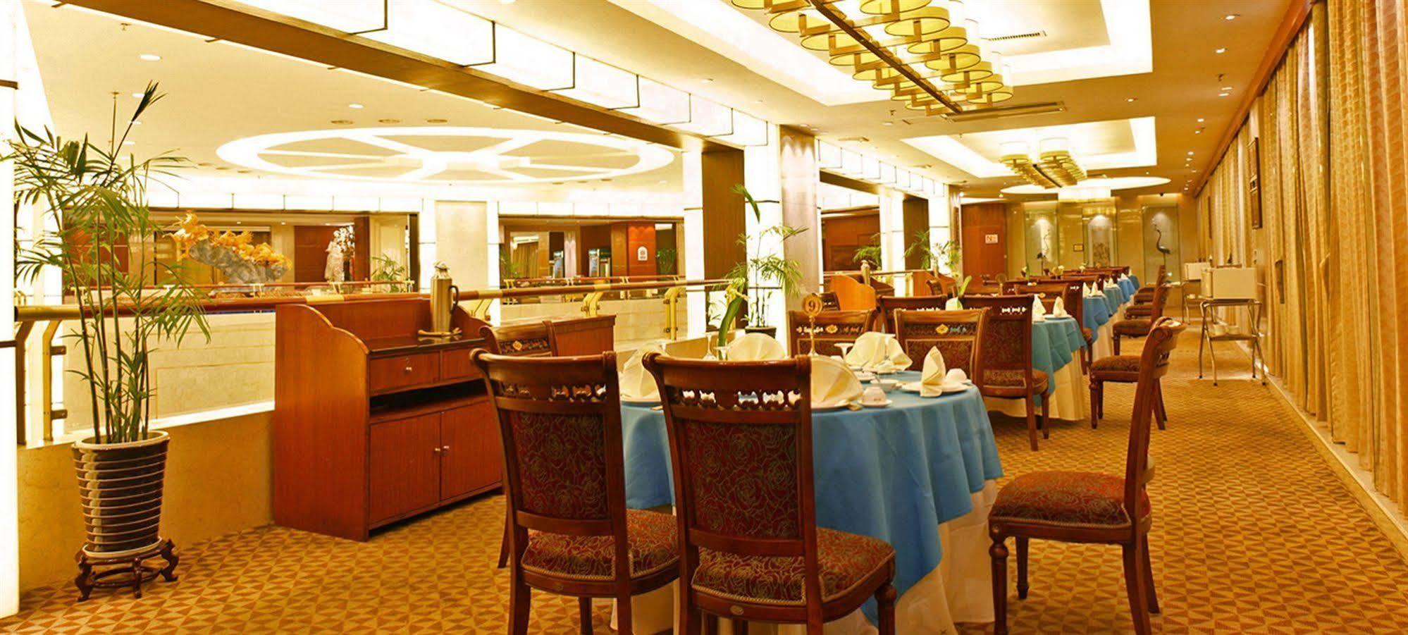 Yiwu Yi He Hotel Екстериор снимка